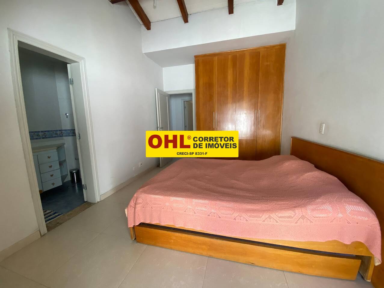 CASA NO  GUARUJA    Av. Manoel Nascimento Júnior