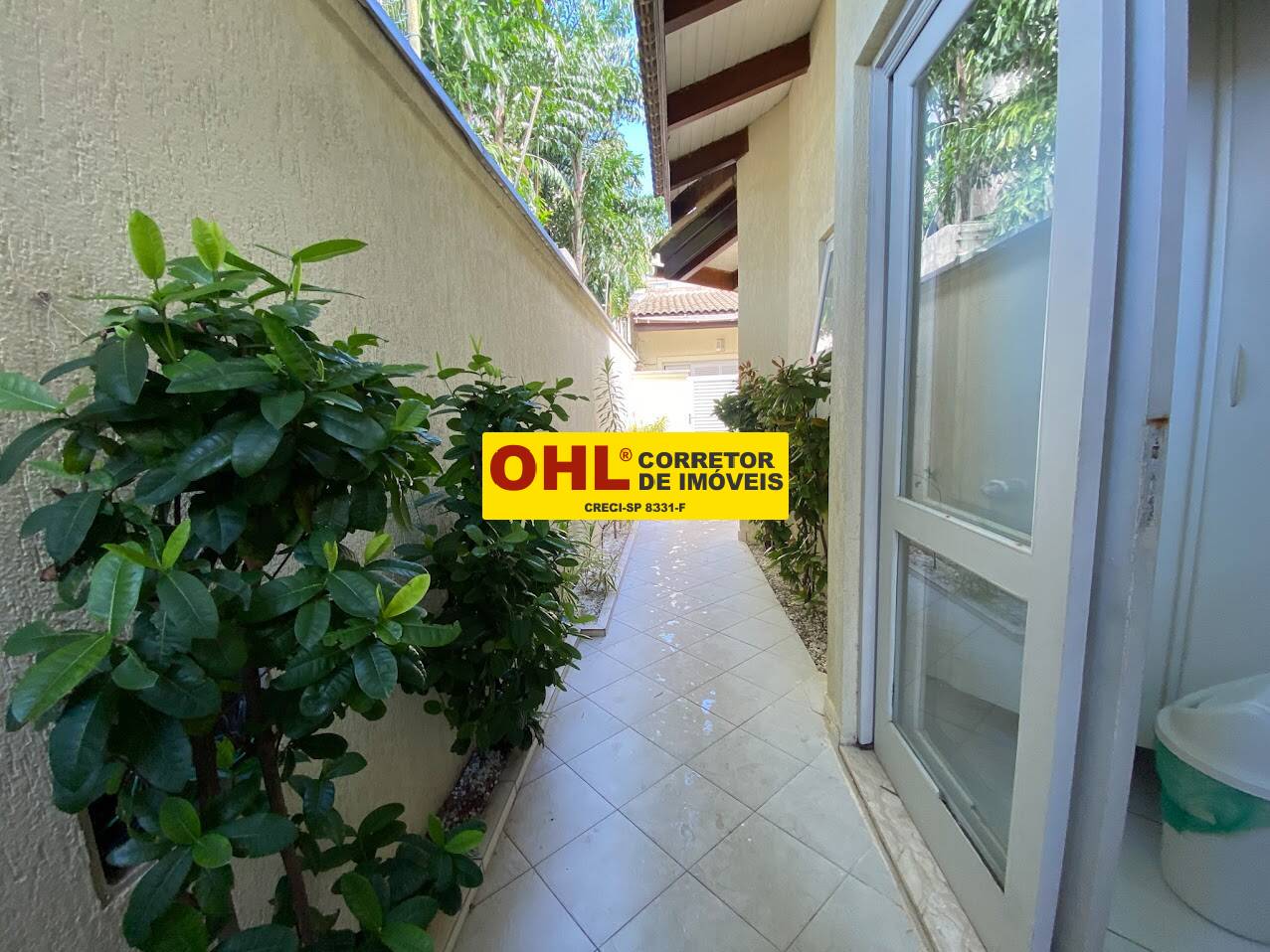 CASA NO  GUARUJA    Av. Manoel Nascimento Júnior