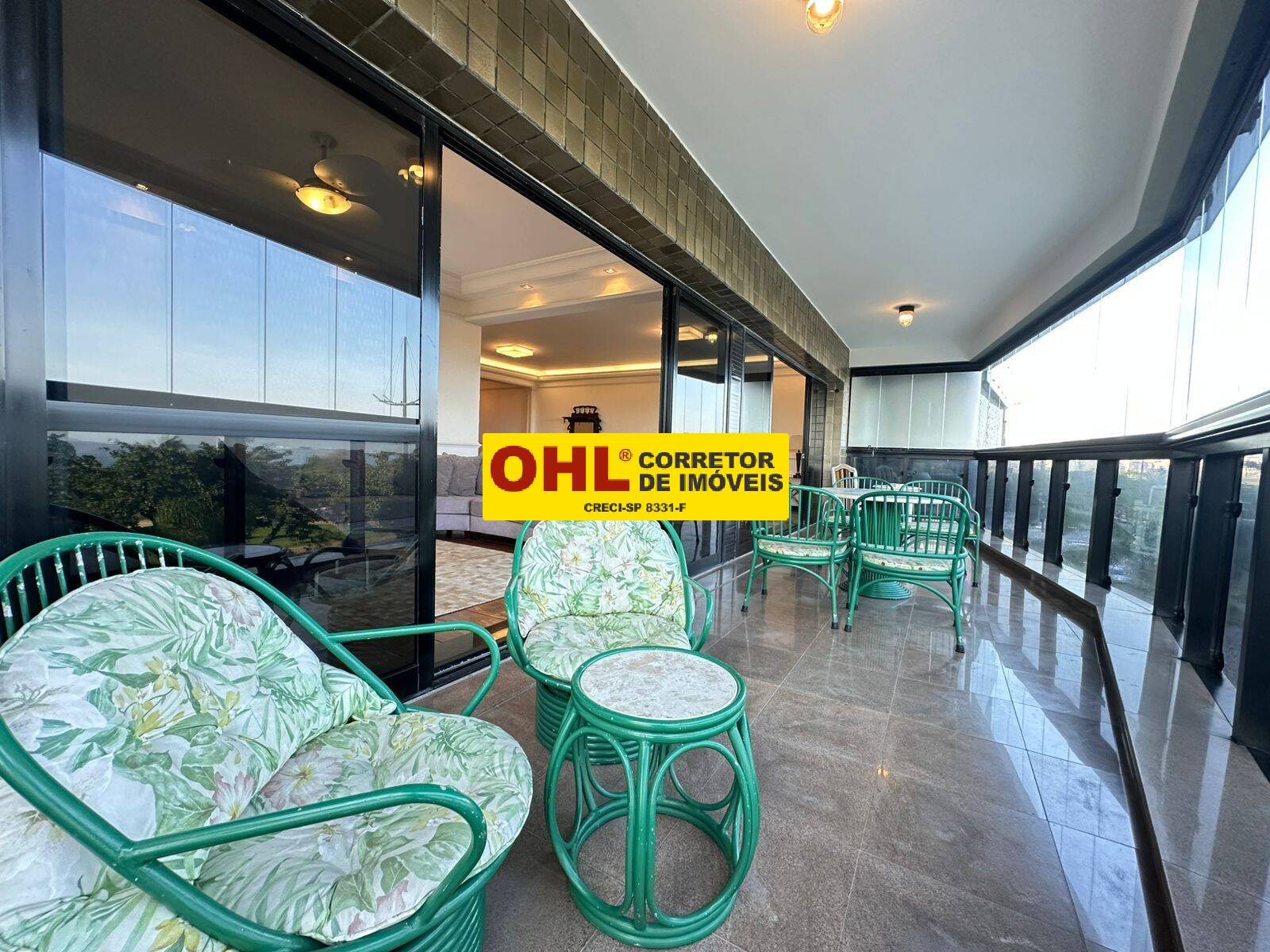 APARTAMENTO  3 SUÍTES COM SACADA VISTA AO MAR