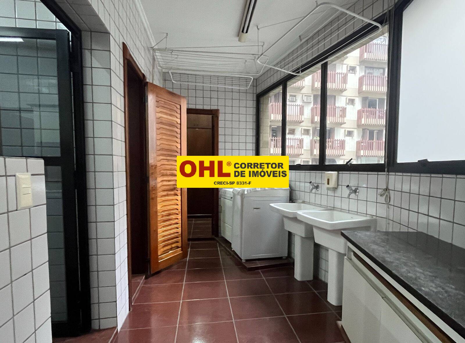 APARTAMENTO  3 SUÍTES COM SACADA VISTA AO MAR