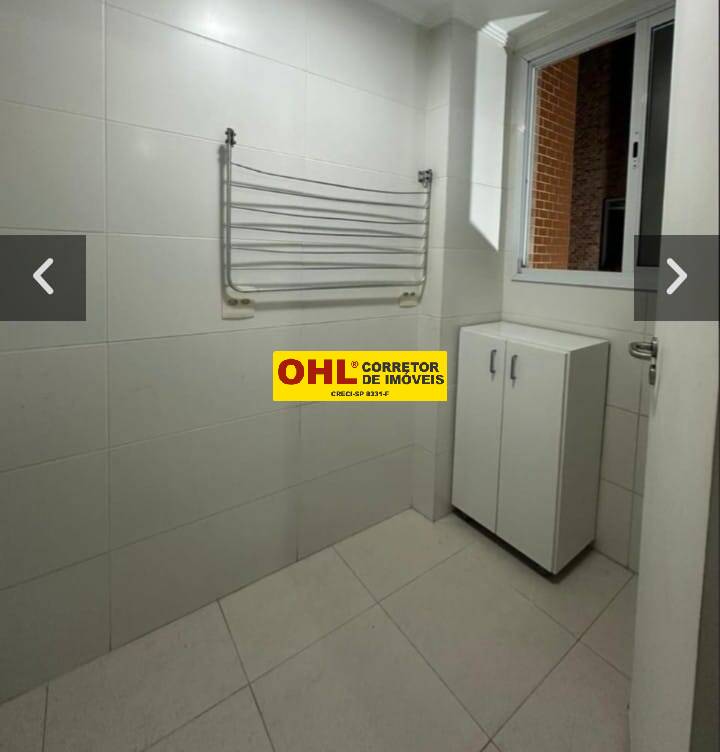 Casa em condomínio com piscina