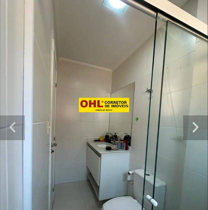 Casa em condomínio com piscina