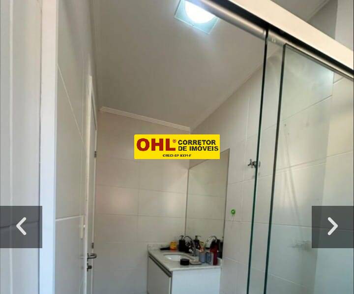 Casa em condomínio com piscina